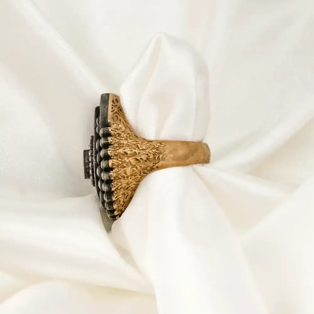 8 Ayar Damla Kesi̇m Elmas Yüzük