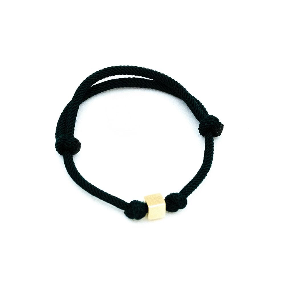 14 Ayar Kare Altın Küpü ve Siyah İpli Altın Bileklik