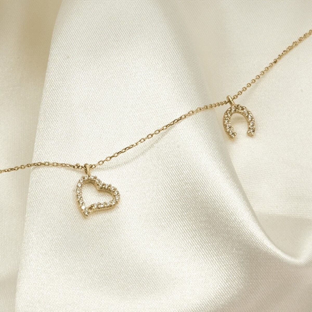 14 Ayar Kalpli Yıldızlı Aylı Beyaz Taşlı Kolye