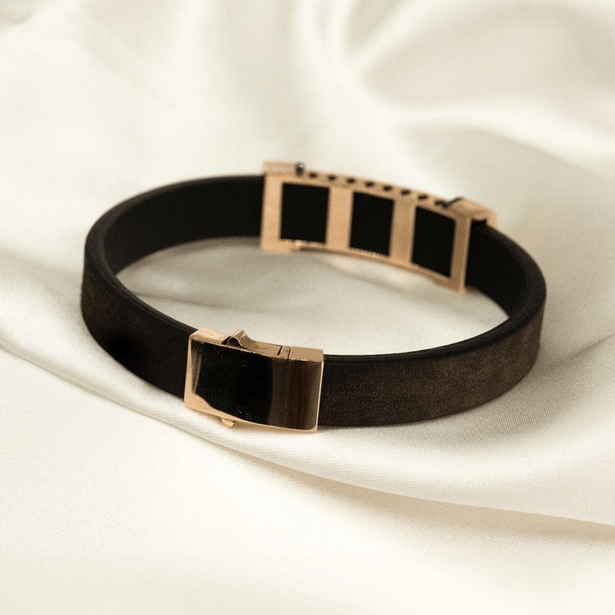 14 Ayar Zincirli Desenli Siyah Taş Detaylı Erkek Altın Bileklik