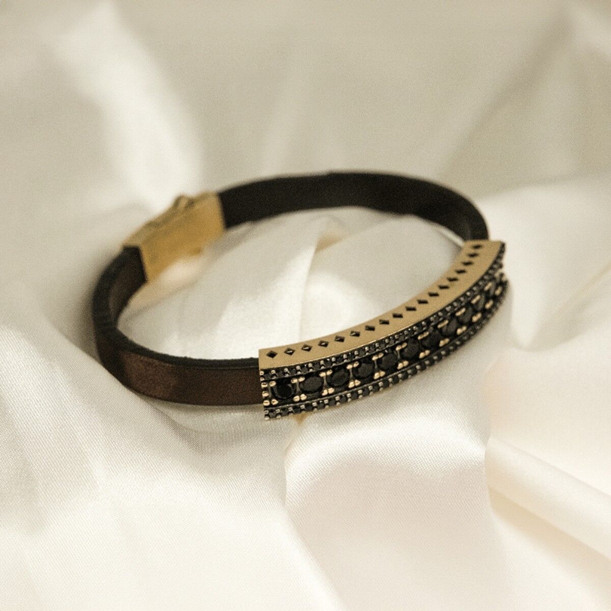 14 Ayar Sıralı Siyah Zirkon Taşlı Detaylı Erkek Altın Bileklik