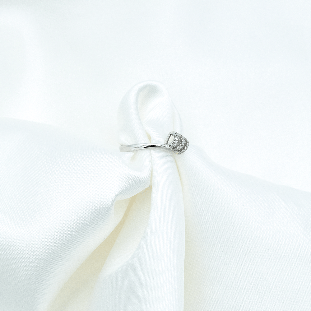 14 Ayar Üç Sıra Taşlı Bağlı Beyaz Altın Yüzük