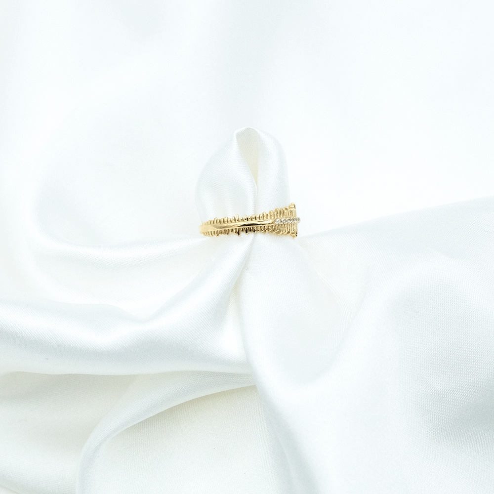 14 Ayar Taşlı Dik Sütun Sıralı Altın Yüzük