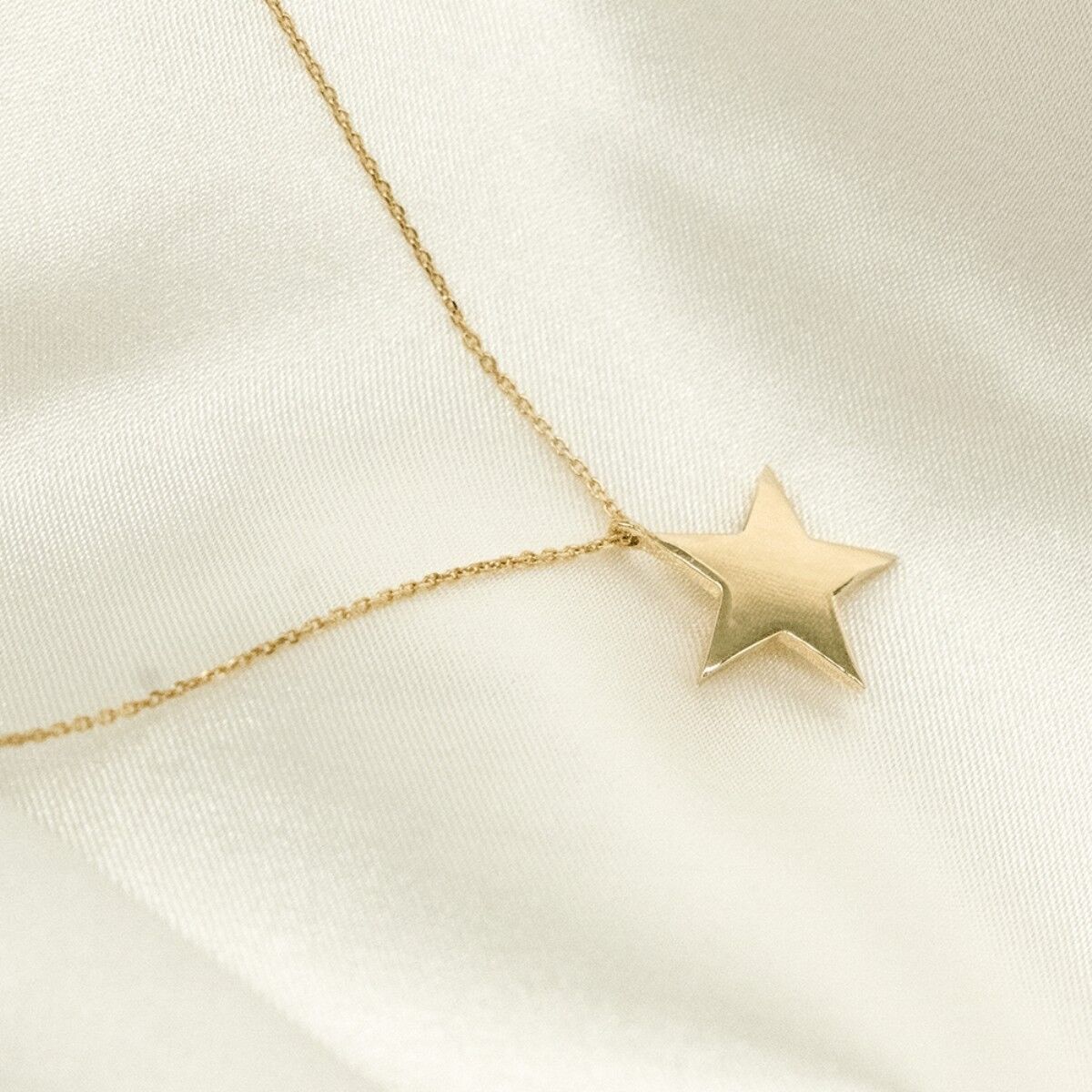 14 Ayar Taşsız İşlemeli Yıldız Altın Kolye