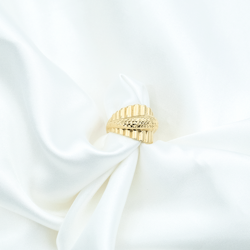 14 Ayar Parıltılı Piramit Kesim Detaylı Altın Yüzük