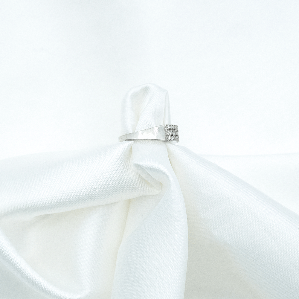 14 Ayar Üç Sıra Taşlı Beyaz Altın Yüzük