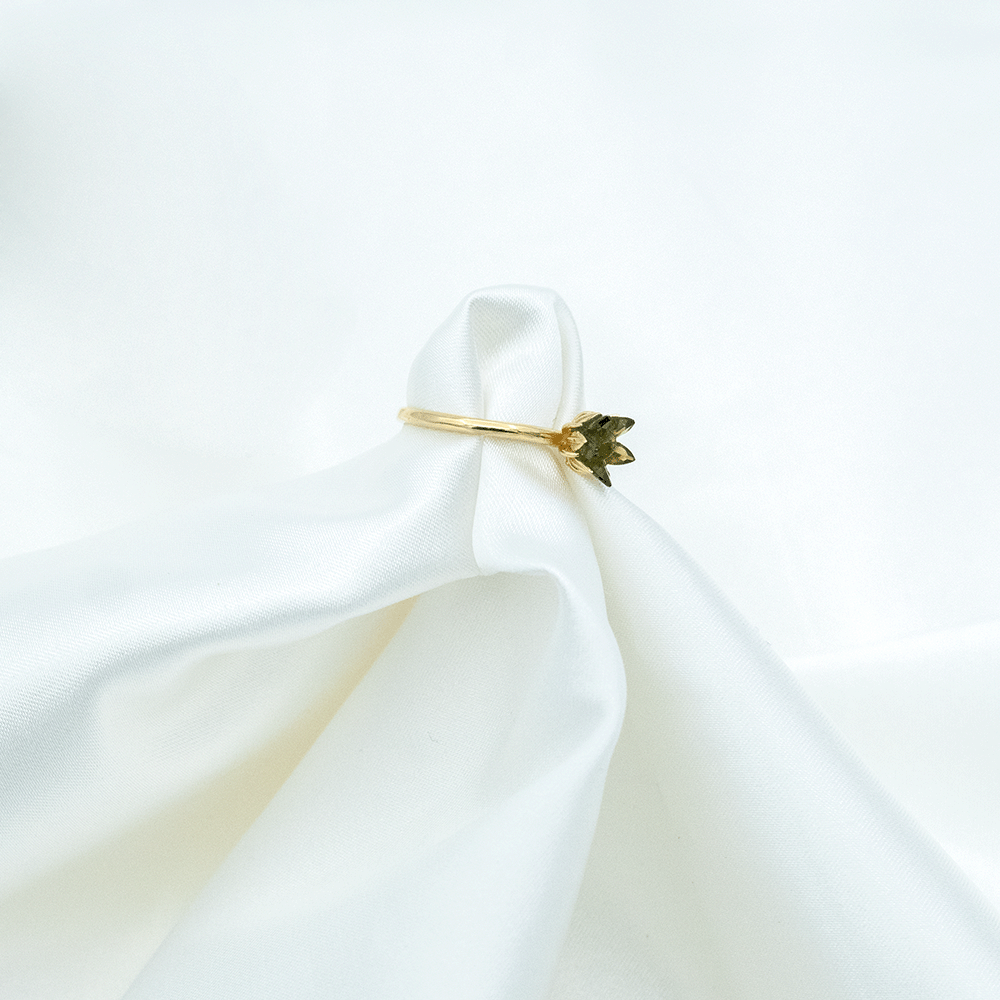 14 Ayar Yeşil Çiçek Detaylı Altın Yüzük