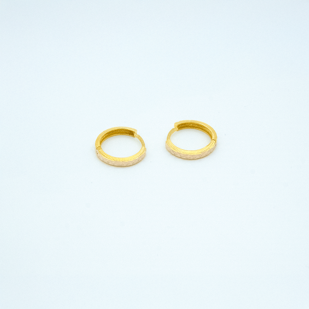 14 Ayar Parıltılı Detaylı Oluklu Altın Küpe