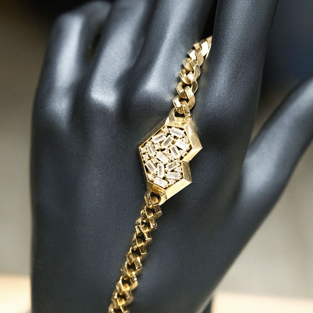 14 Ayar Baget Taşlı Detaylı Altın Bileklik